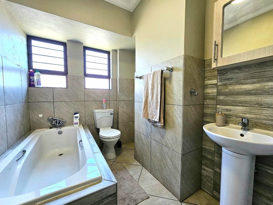 2 Bedroom Property for Sale in Grimbeeck Park North West